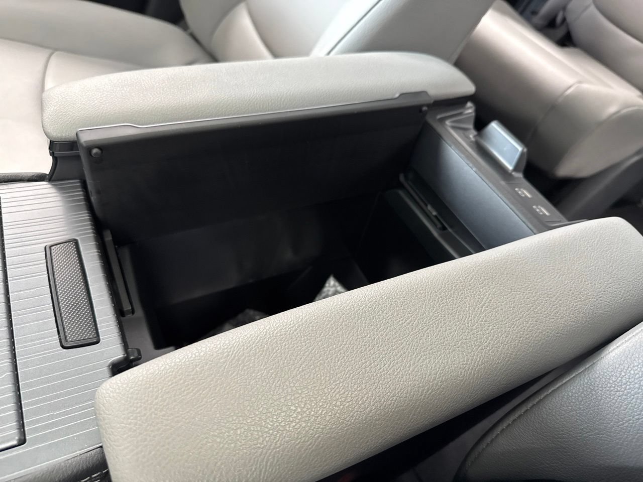 Certified 2025 Toyota Sienna XLE w/ XLE Plus Package AWD/4WD image 31