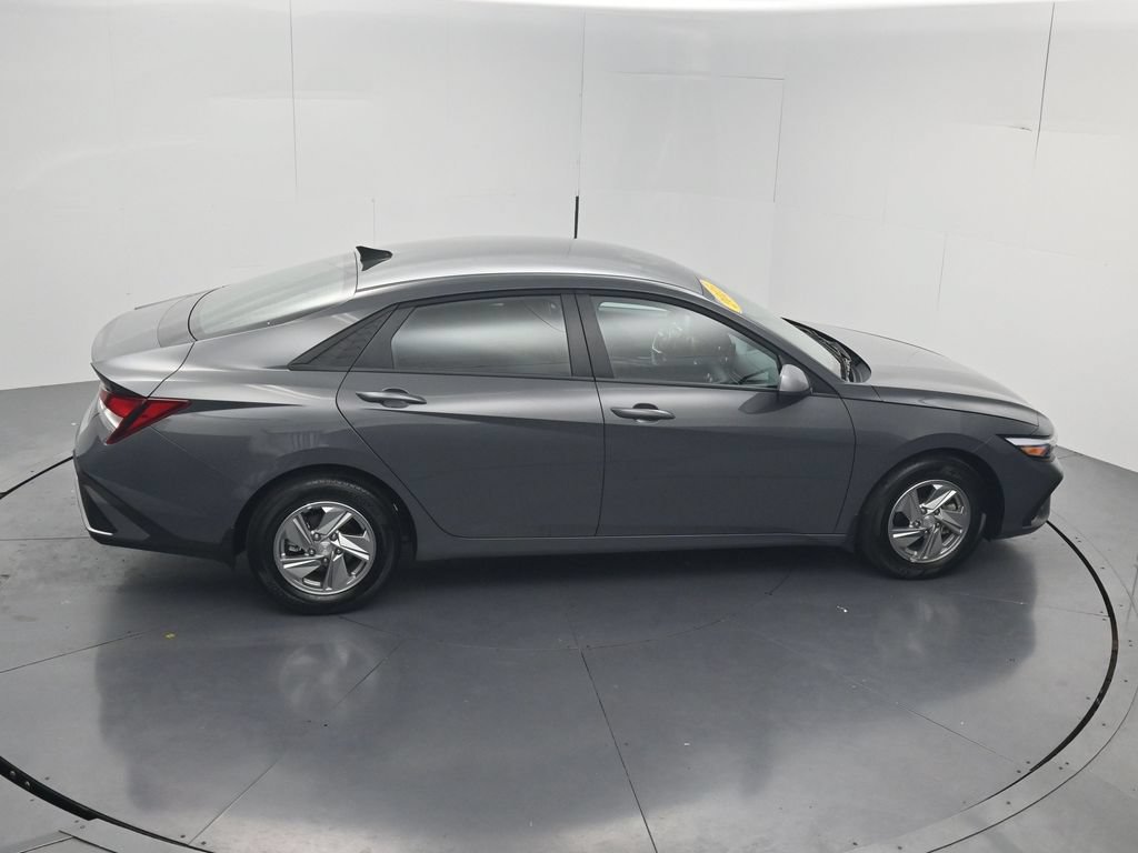 Used 2025 Hyundai Elantra SE FWD image 49