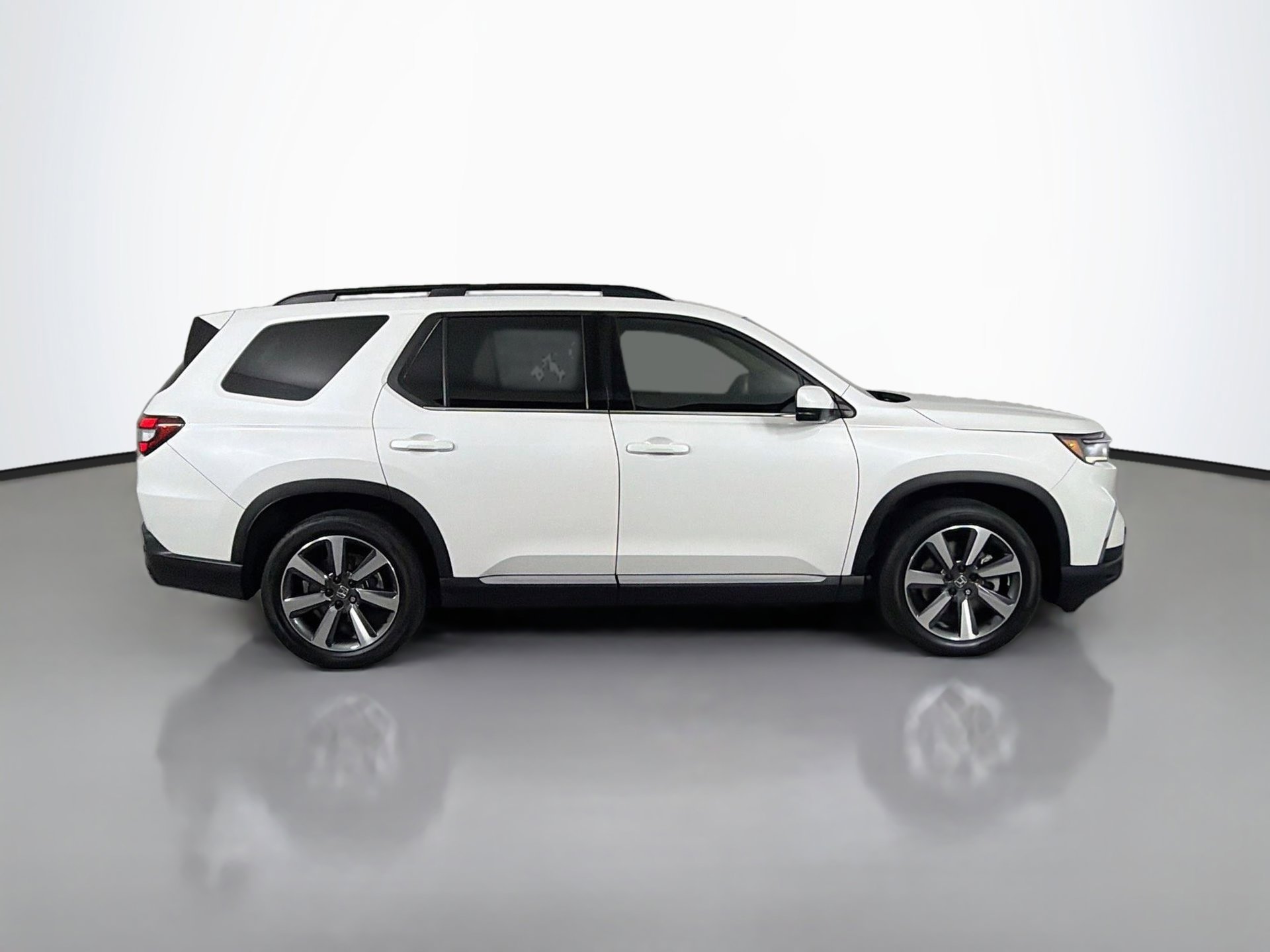 Used 2024 Honda Pilot Touring image 2