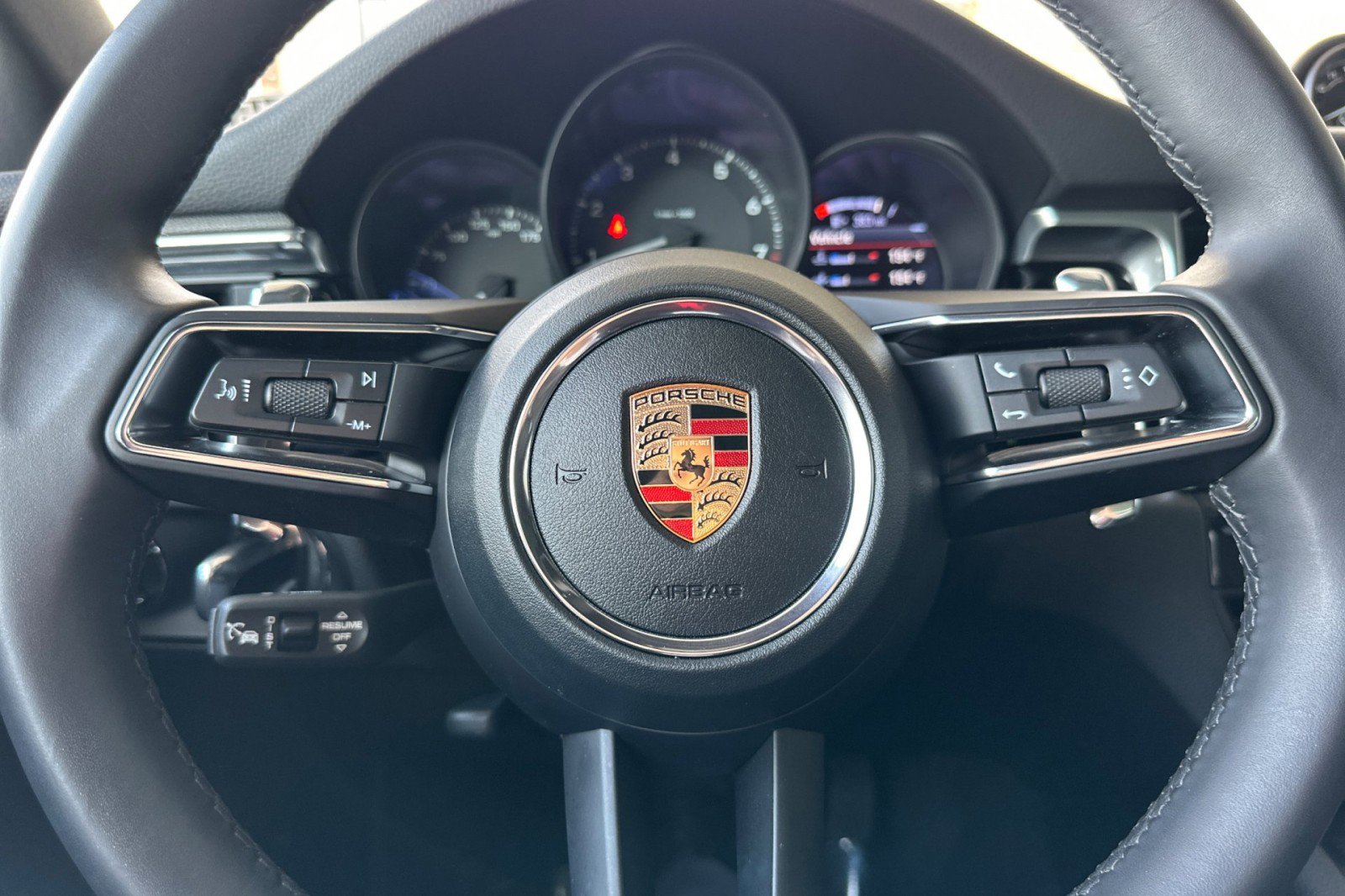 Certified 2026 Porsche Macan AWD/4WD image 24