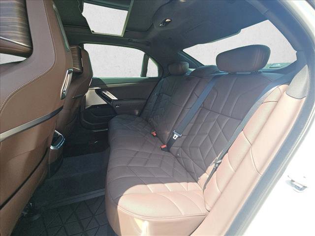 Used 2024 BMW 760i xDrive AWD/4WD image 18