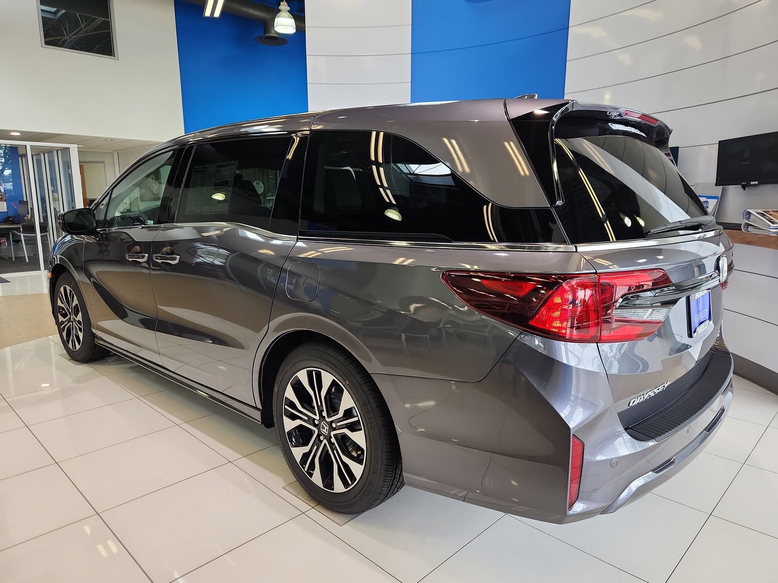 New 2026 Honda Odyssey Elite image 3