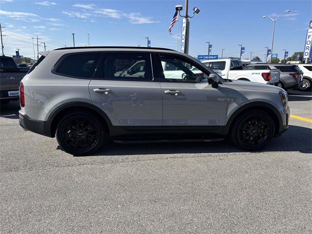 Used 2022 Kia Telluride SX w/ SX Prestige Package image 4