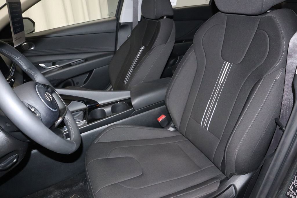 Certified 2025 Hyundai Elantra SEL image 27