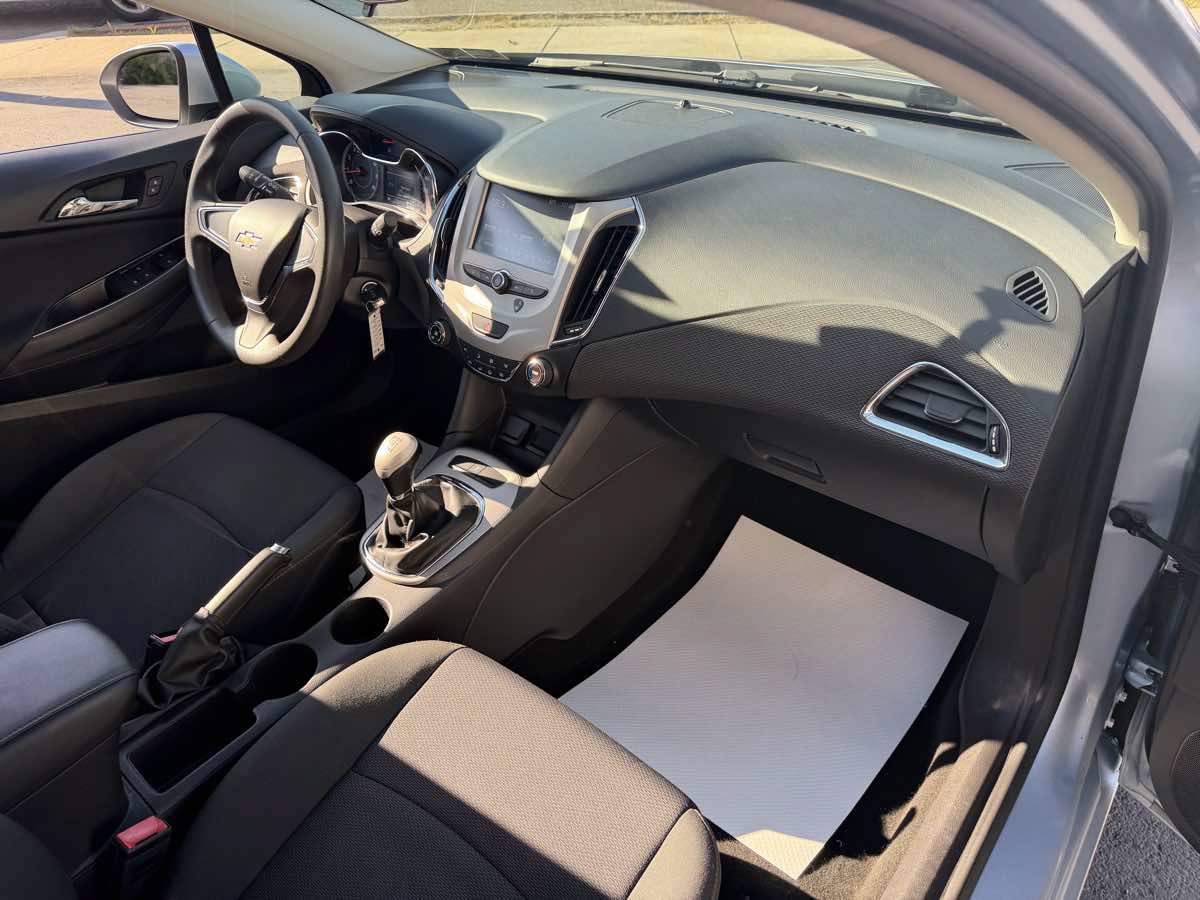 Used 2017 Chevrolet Cruze LS FWD image 19