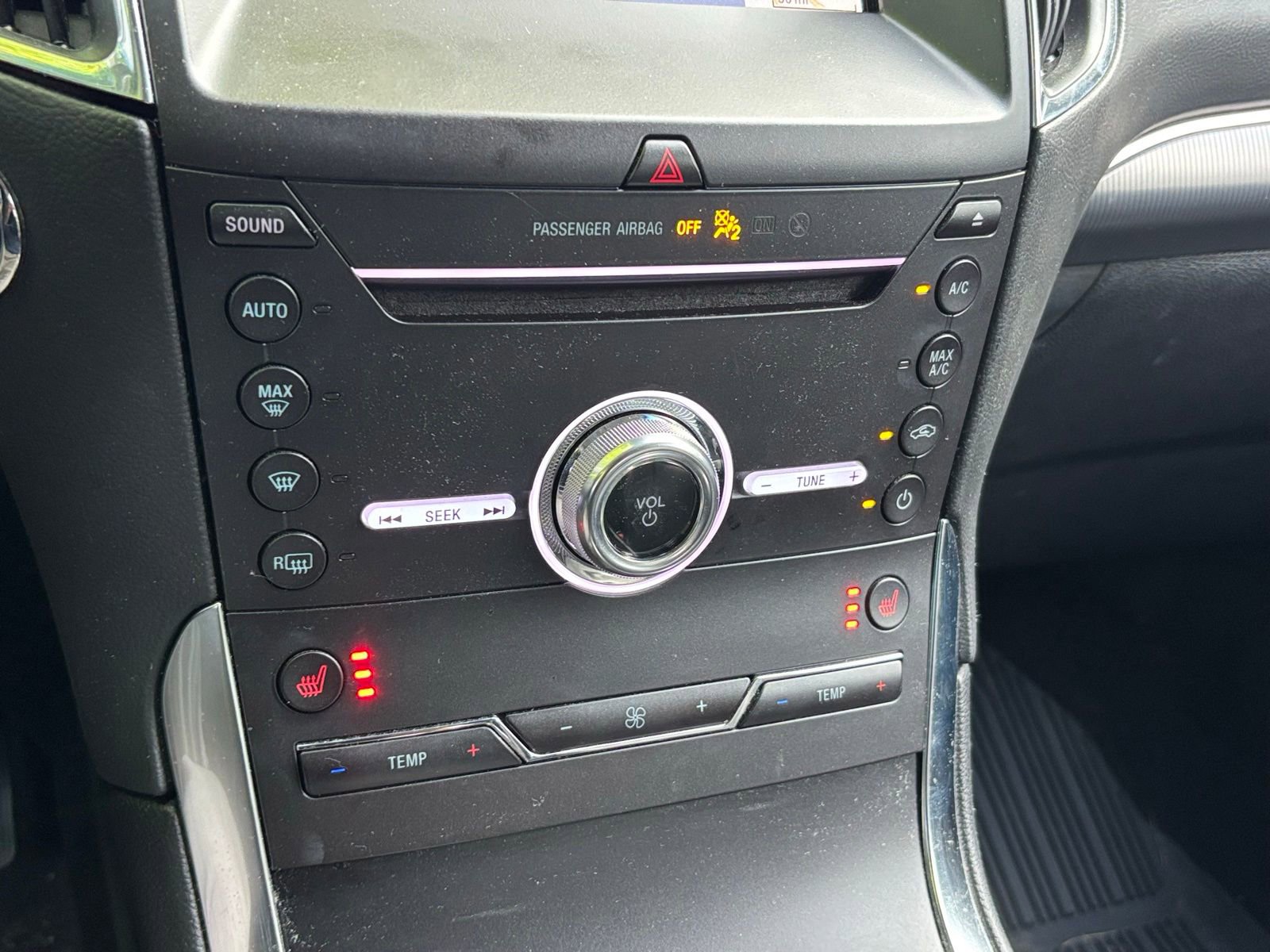 Used 2019 Ford Edge Titanium w/ Cold Weather Package AWD/4WD image 11