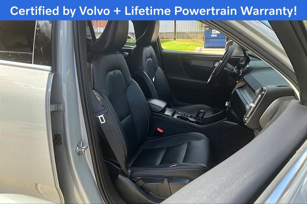 Certified 2025 Volvo XC40 B5 Core image 9