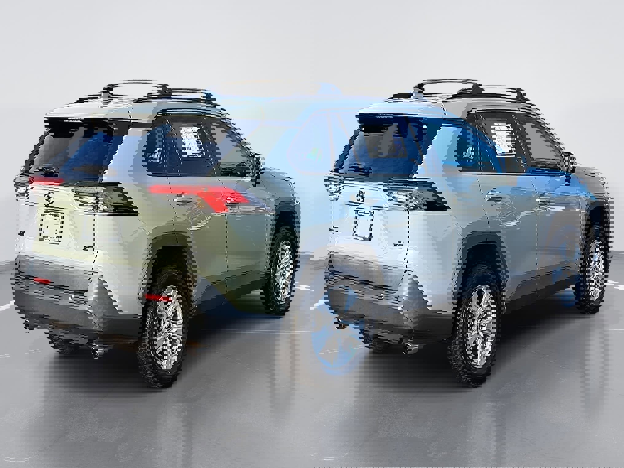 Used 2021 Toyota RAV4 XLE image 3