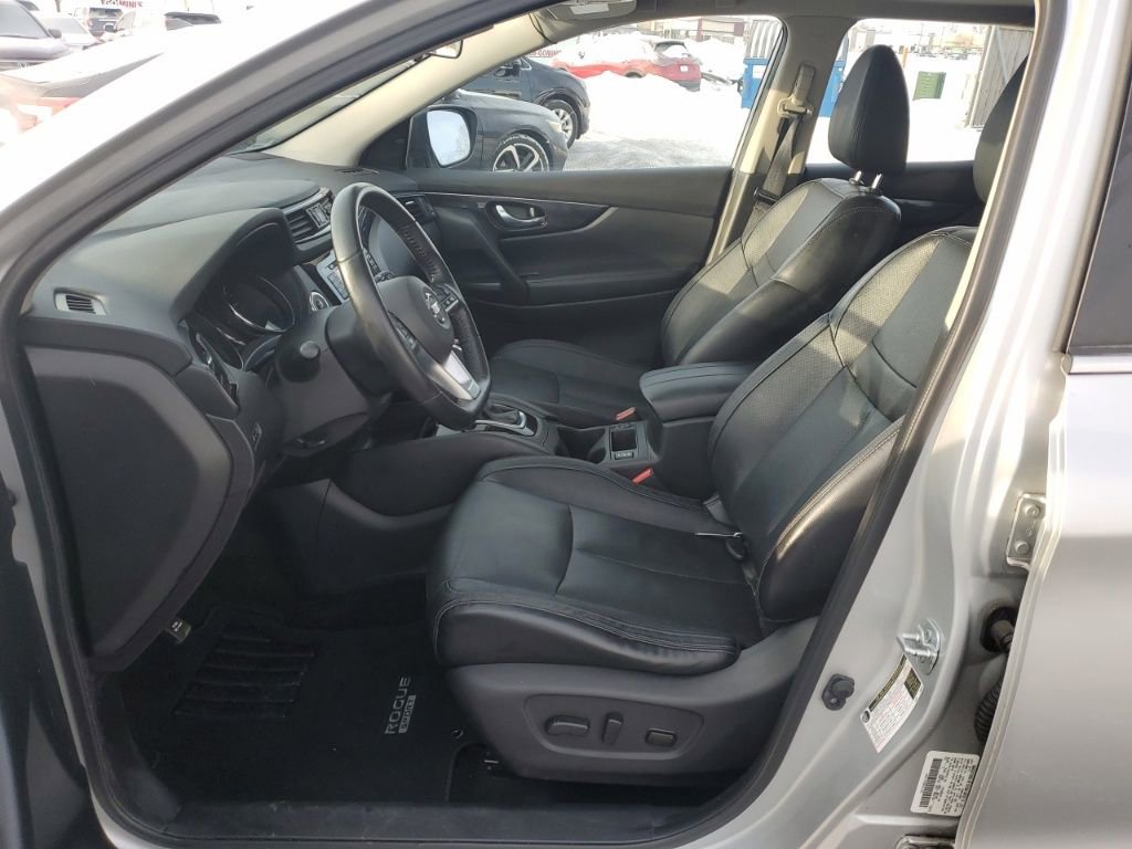 Used 2017 Nissan Rogue Sport SL w/ SL Premium Package image 14