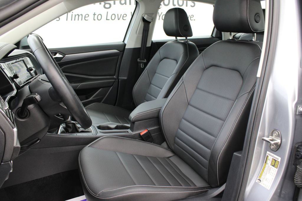 Used 2024 Volkswagen Jetta SE FWD image 15