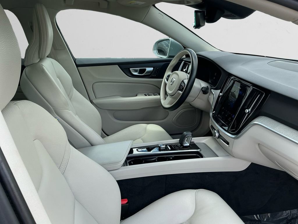 Used 2024 Volvo V60 B5 Cross Country Plus image 15