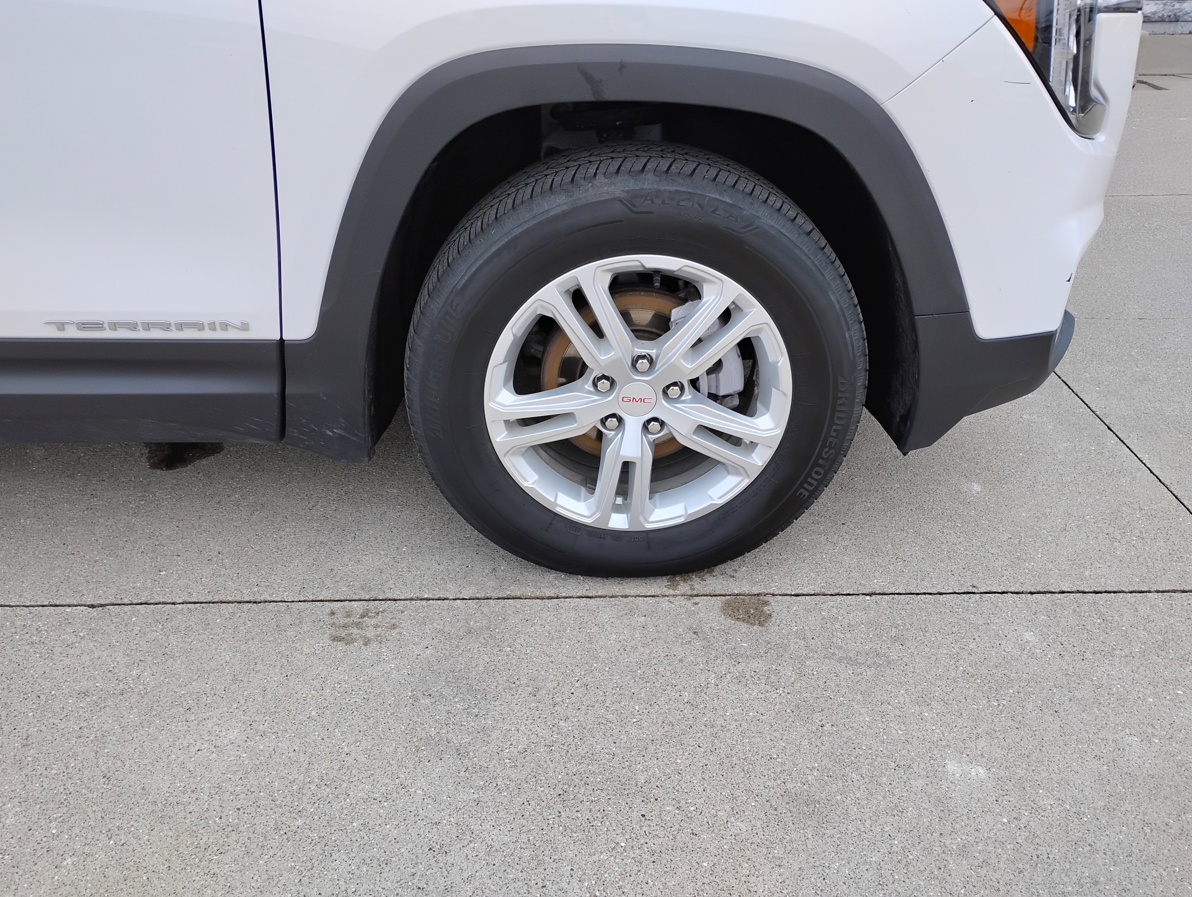 Used 2023 GMC Terrain SLE image 27