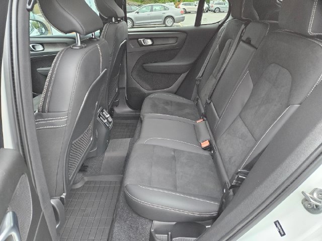 Certified 2023 Volvo C40 P8 Recharge Ultimate w/ Protection Package Premier AWD/4WD image 14