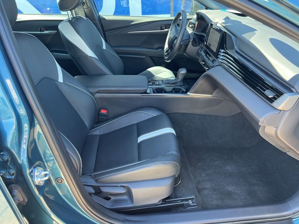 Used 2025 Toyota Camry SE image 13