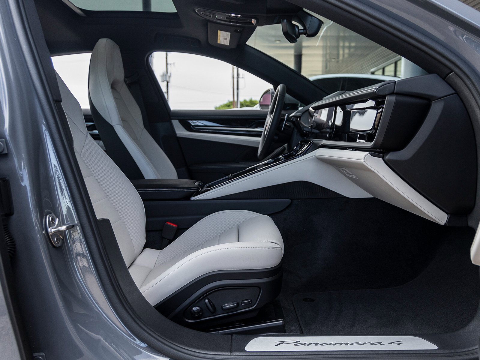 Certified 2025 Porsche Panamera 4 image 42