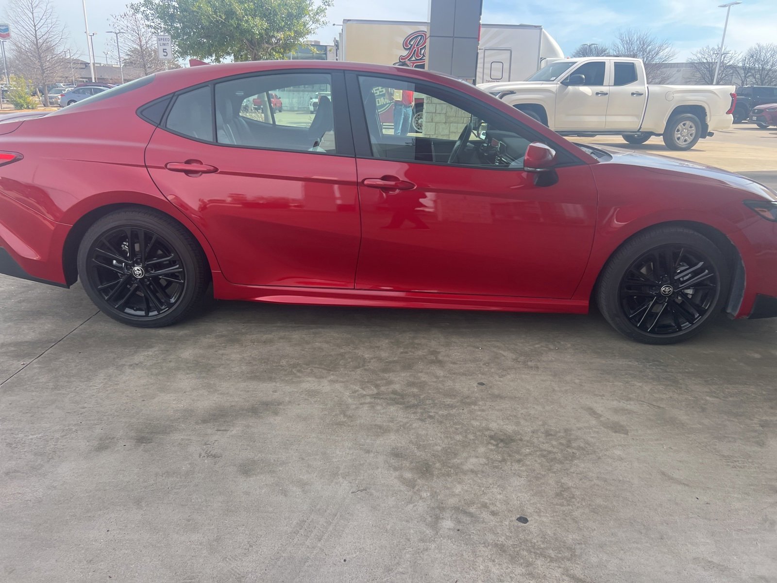 Used 2025 Toyota Camry SE image 13