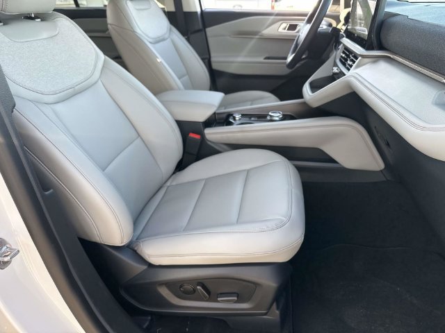 New 2026 Ford Explorer Active w/ Active Comfort Package RWD image 11