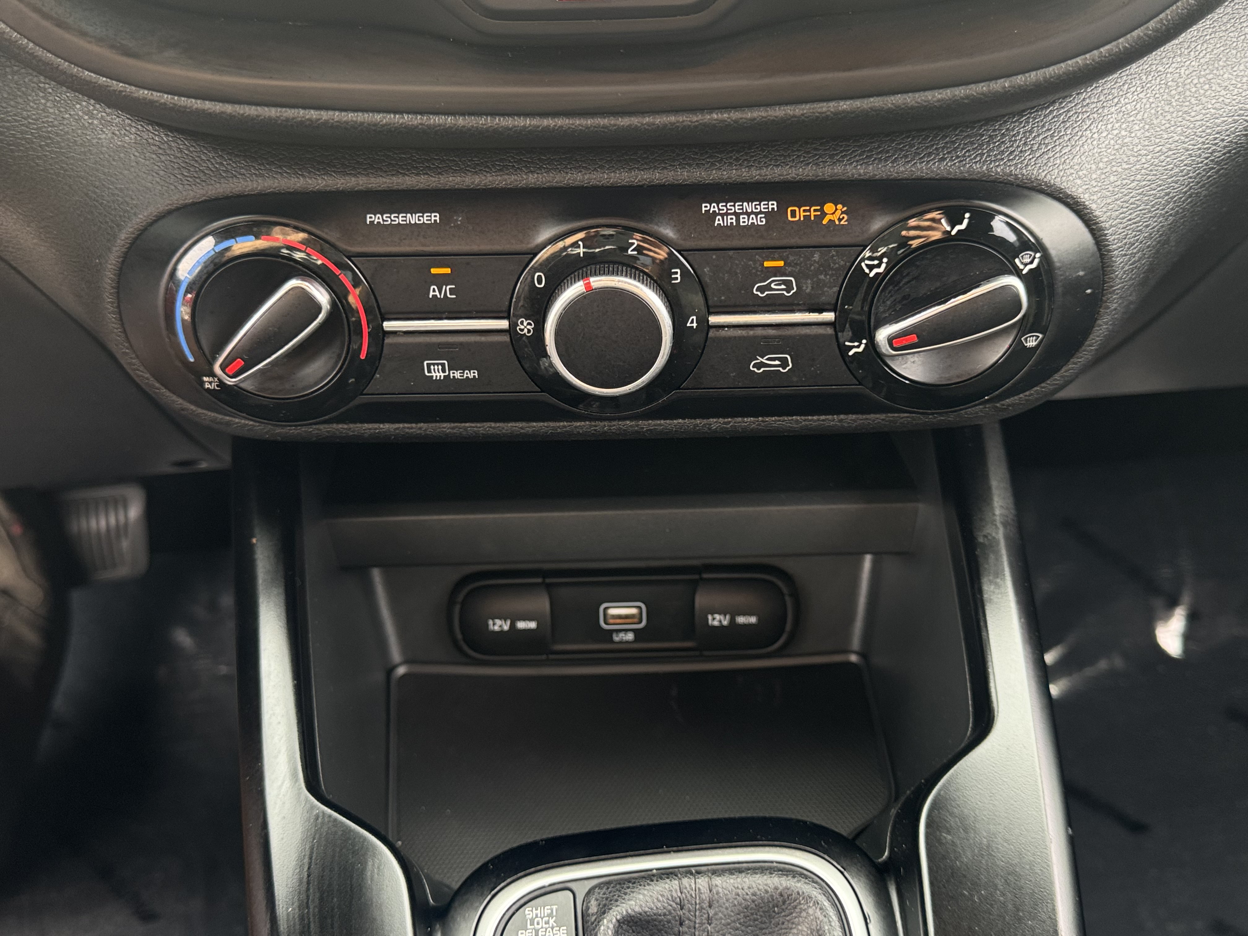 Used 2020 Kia Soul LX FWD image 25