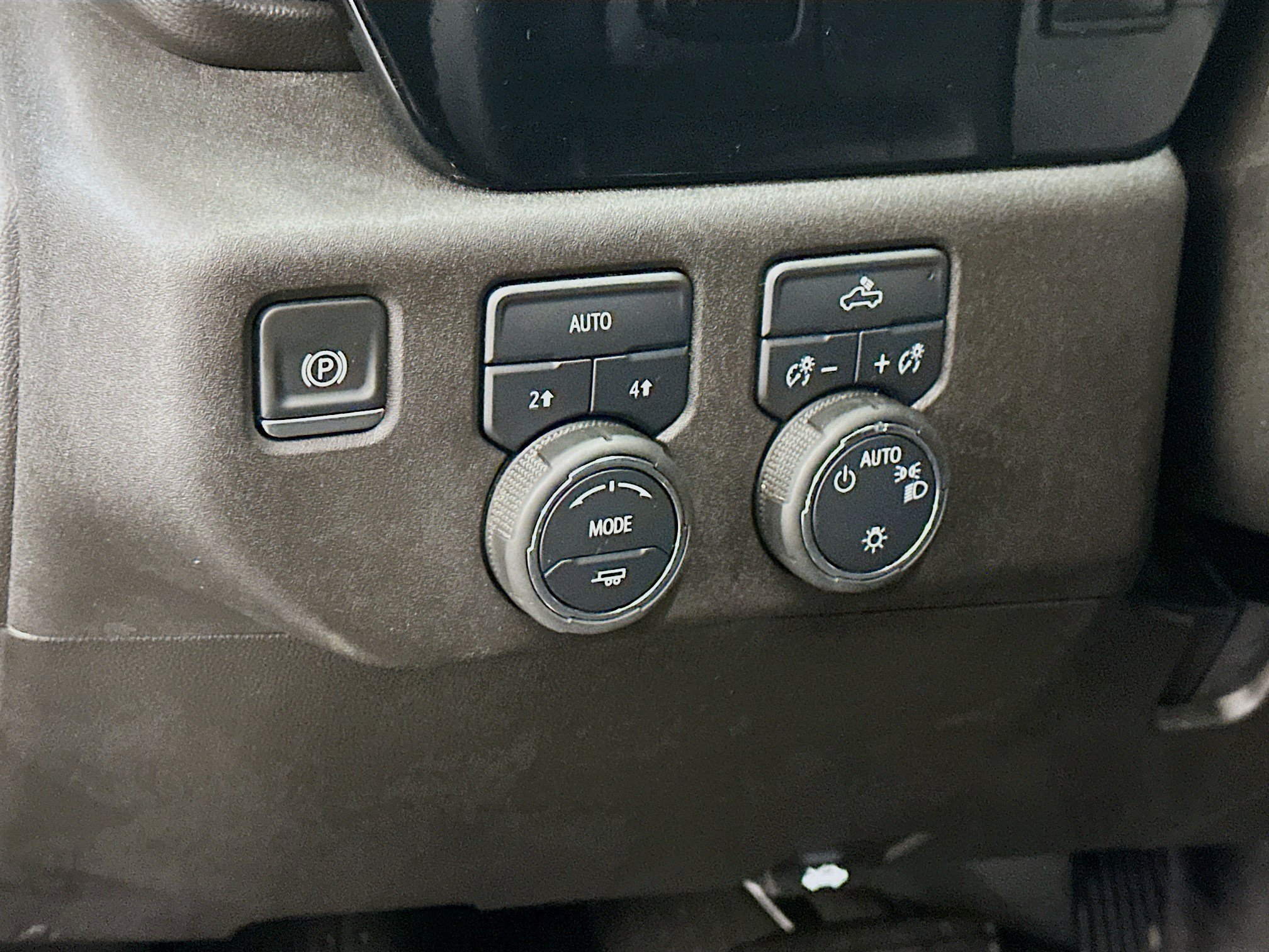 Used 2025 Chevrolet Silverado 1500 LT AWD/4WD image 17