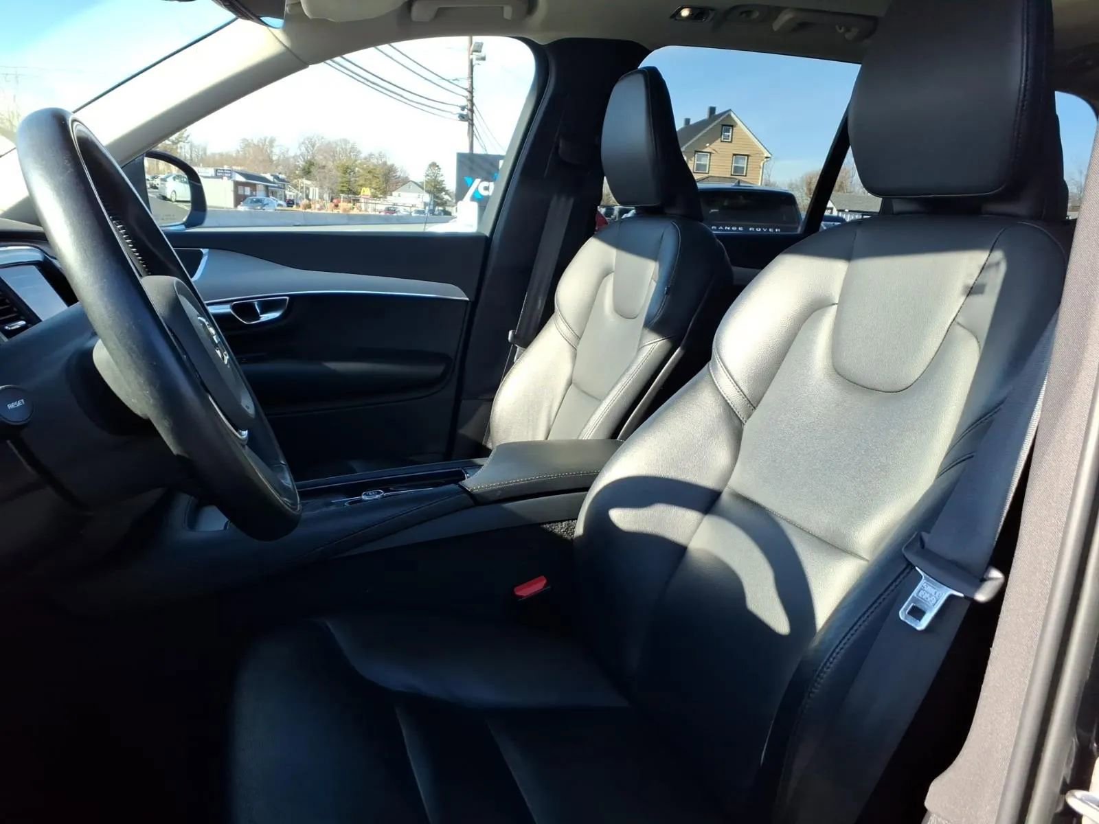 Used 2022 Volvo XC90 T5 Momentum w/ Climate Package image 26