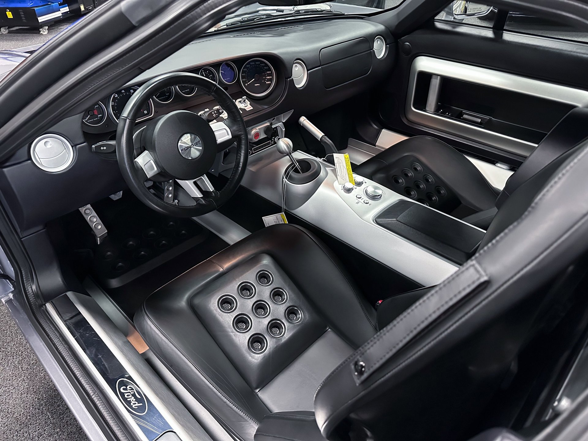 Used 2006 Ford GT image 19