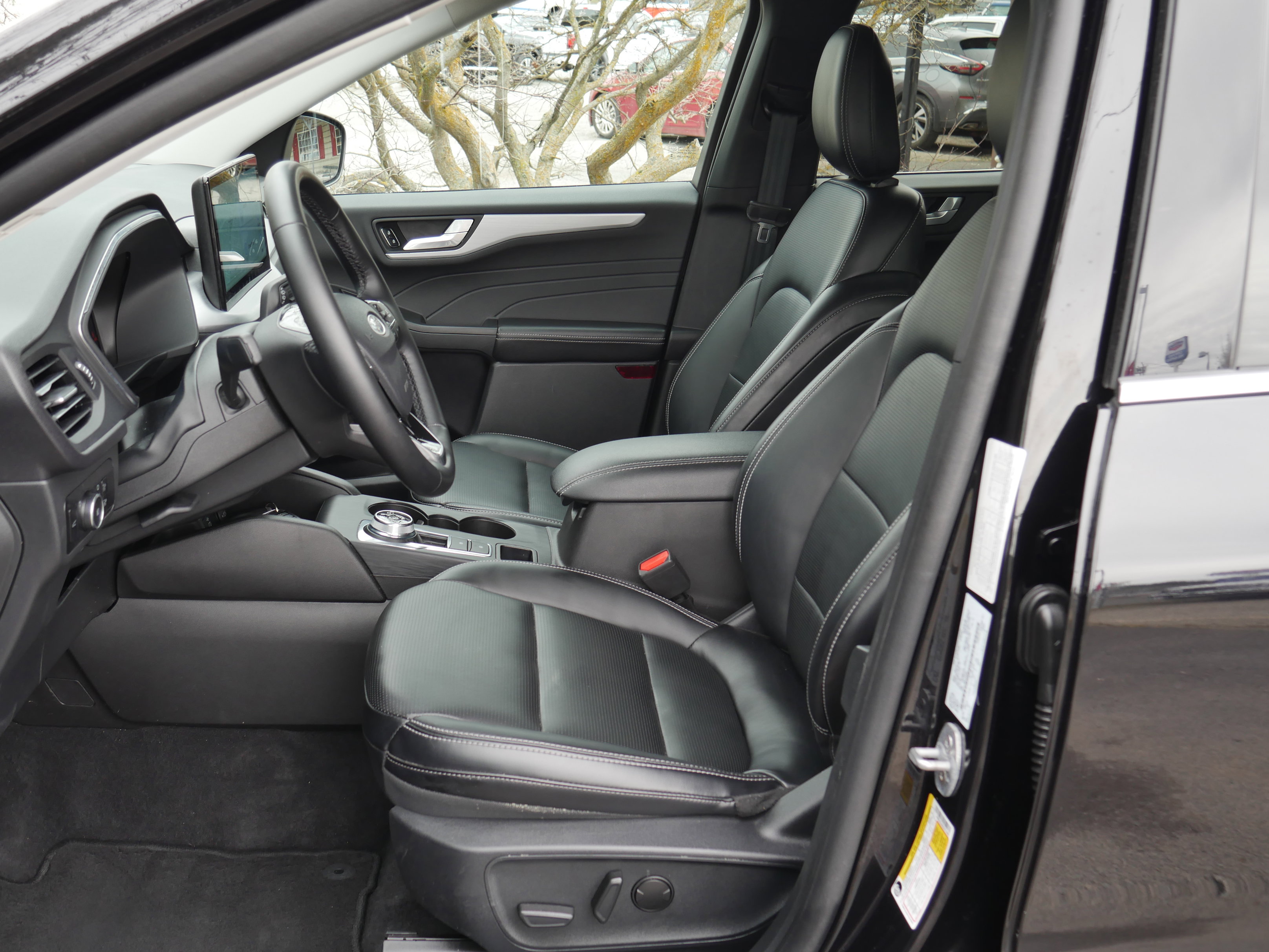 Certified 2025 Ford Escape Platinum AWD/4WD image 12