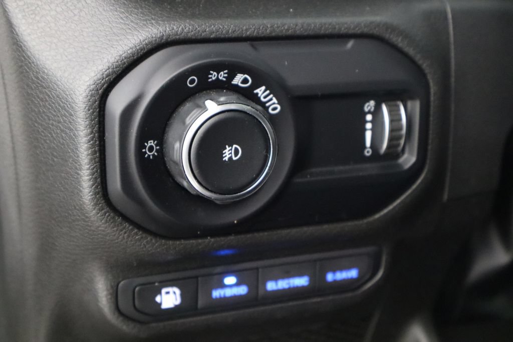 Used 2023 Jeep Wrangler Unlimited Sahara w/ Cold Weather Group AWD/4WD image 22