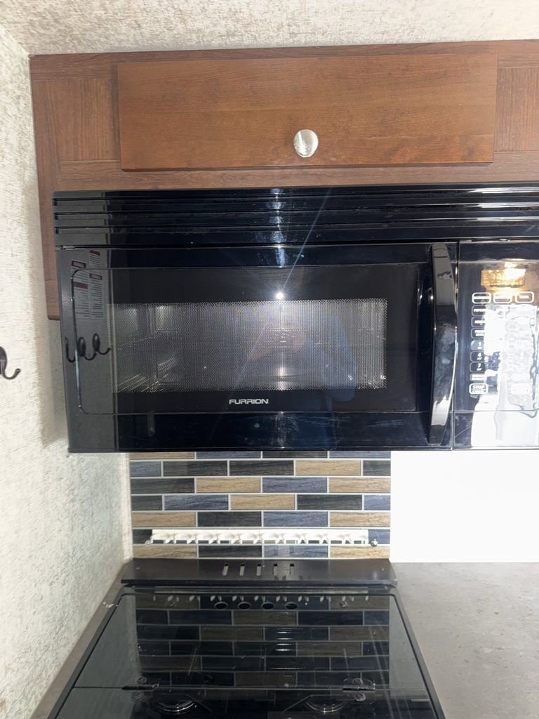 Used 2017 Ford E-450 and Econoline 450 Super Duty w/ Motorhome Prep Package image 27