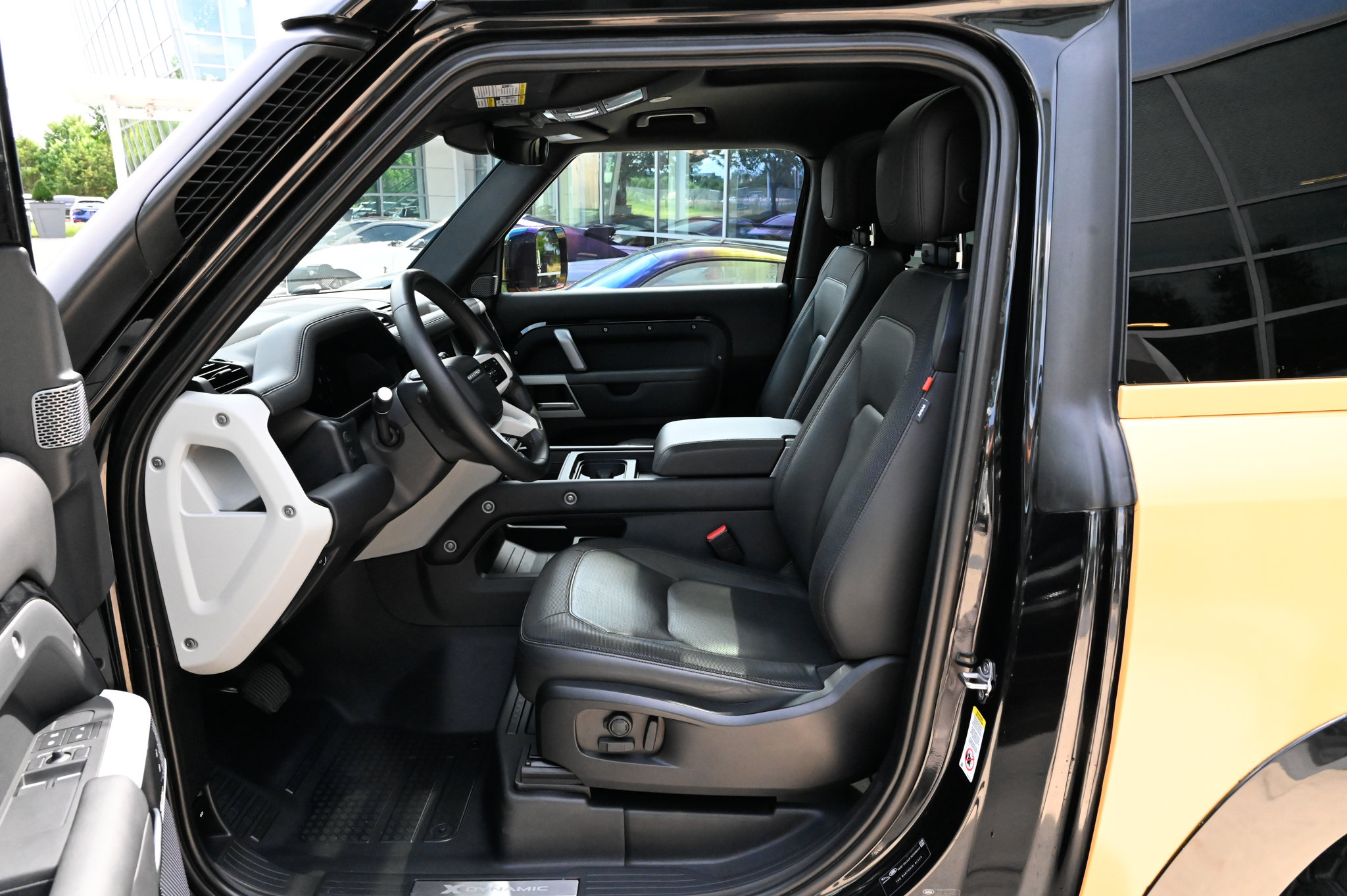 Used 2023 Land Rover Defender 90 X-Dynamic SE AWD/4WD image 17