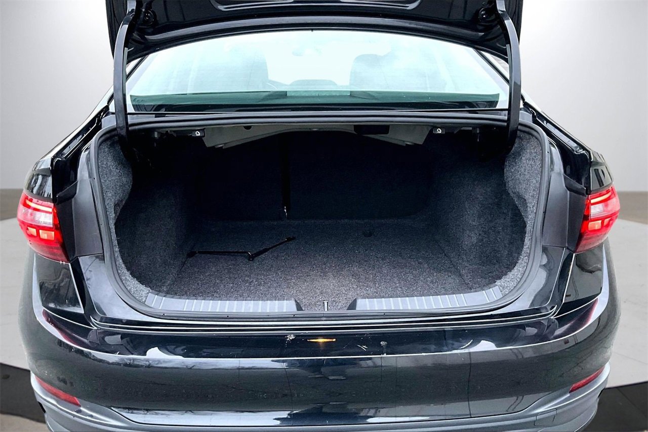 Used 2024 Volkswagen Jetta SE image 23