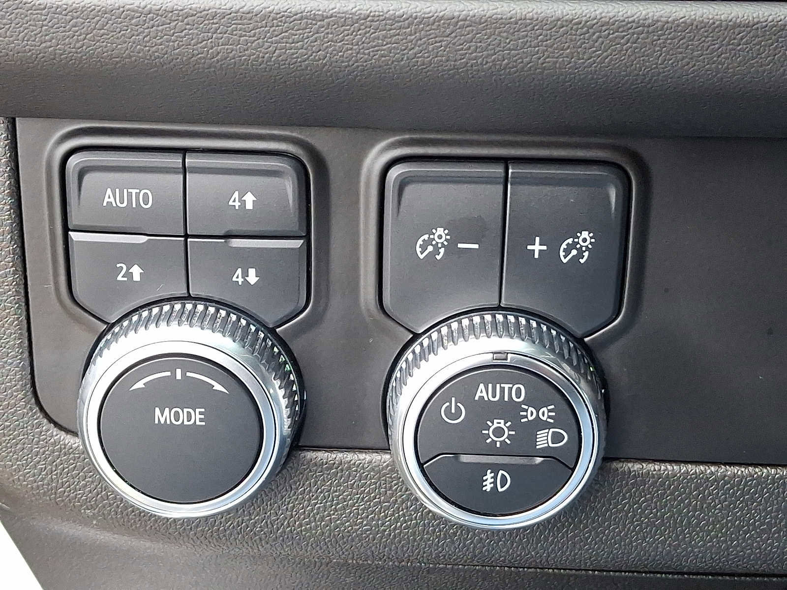 Used 2022 GMC Yukon AT4 image 27