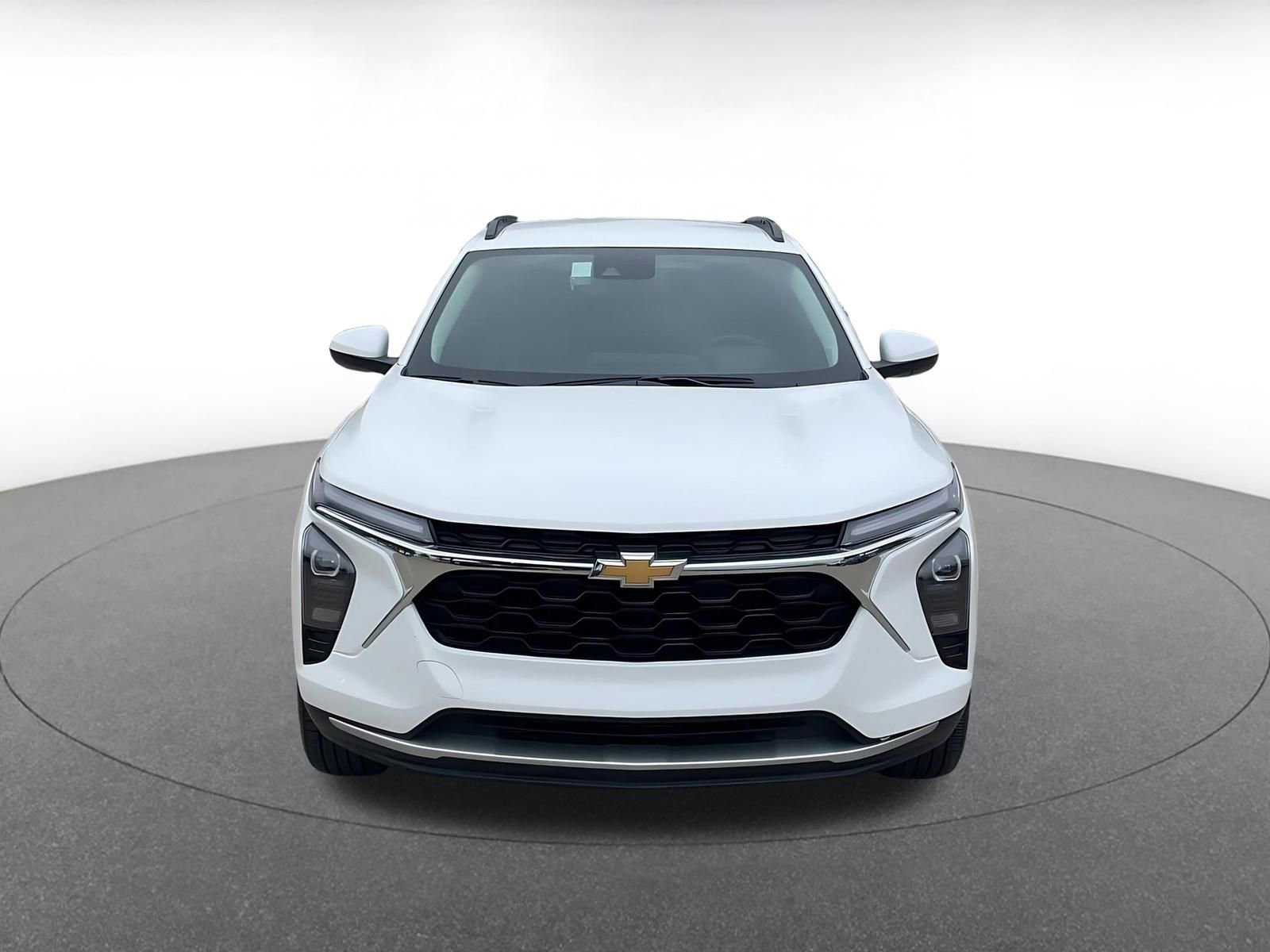 Used 2025 Chevrolet Trax LT w/ LT Convenience Package FWD image 3