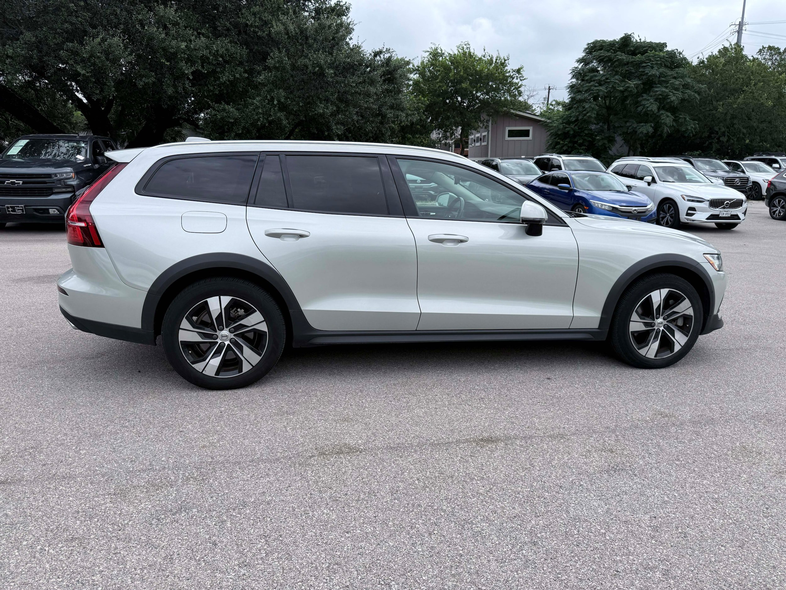 Used 2020 Volvo V60 T5 Cross Country AWD/4WD image 6