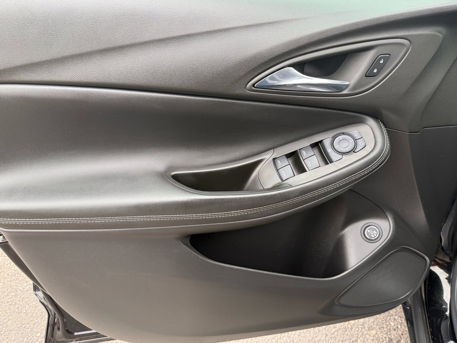 Used 2022 Buick Encore GX Select image 17