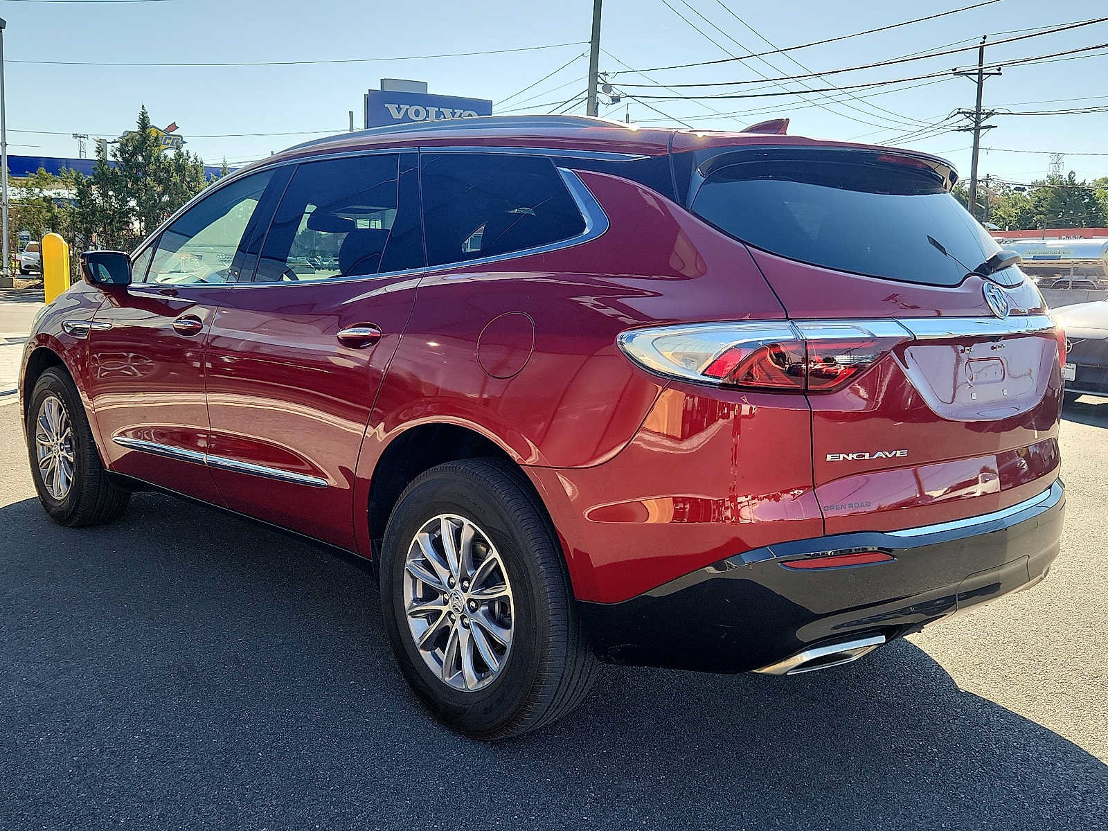 Used 2023 Buick Enclave Essence FWD image 4