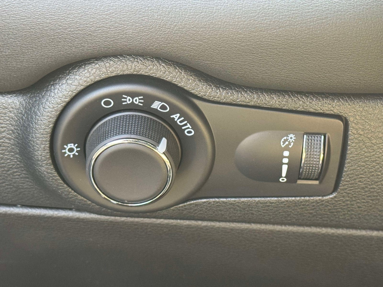 Used 2025 Dodge Durango GT AWD/4WD image 19