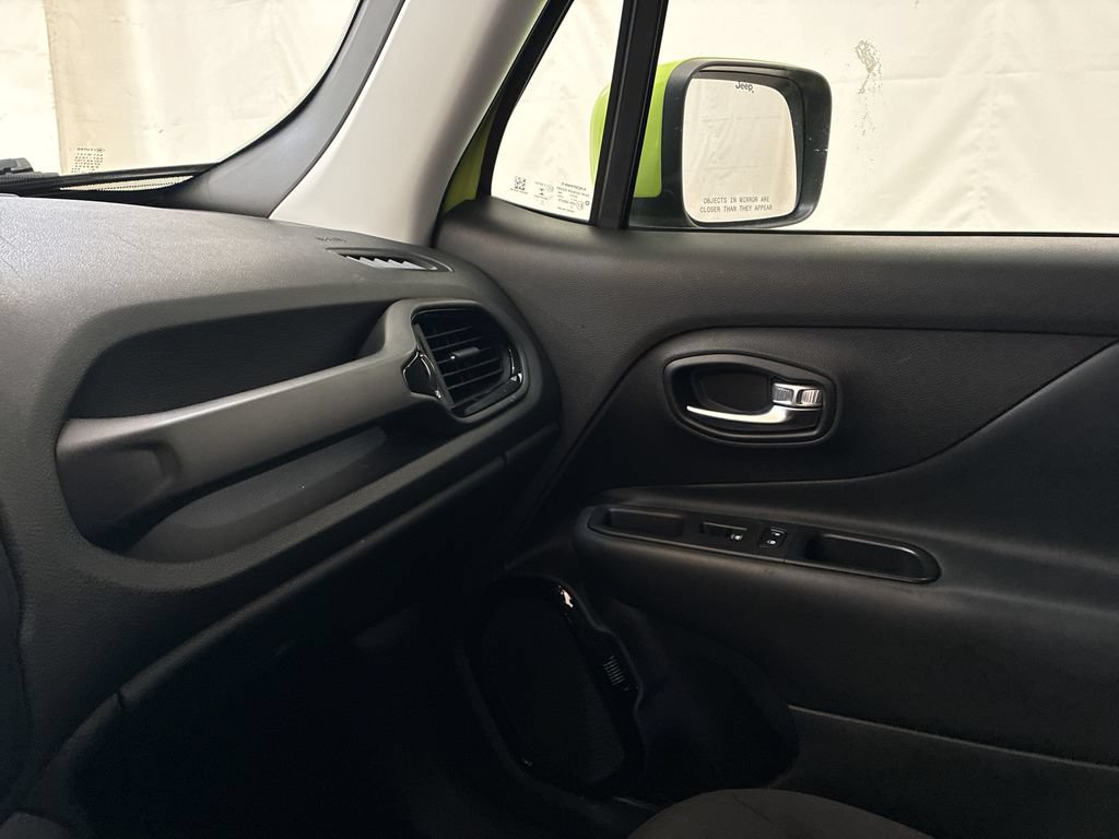 Used 2018 Jeep Renegade Altitude AWD/4WD image 24