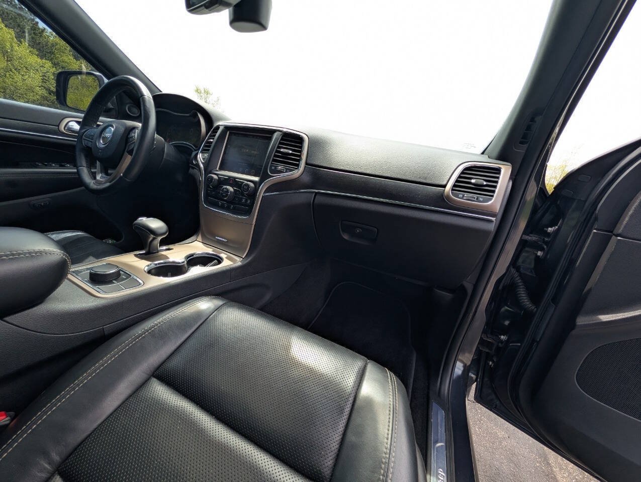 Used 2015 Jeep Grand Cherokee Limited w/ Luxury Group II AWD/4WD image 24