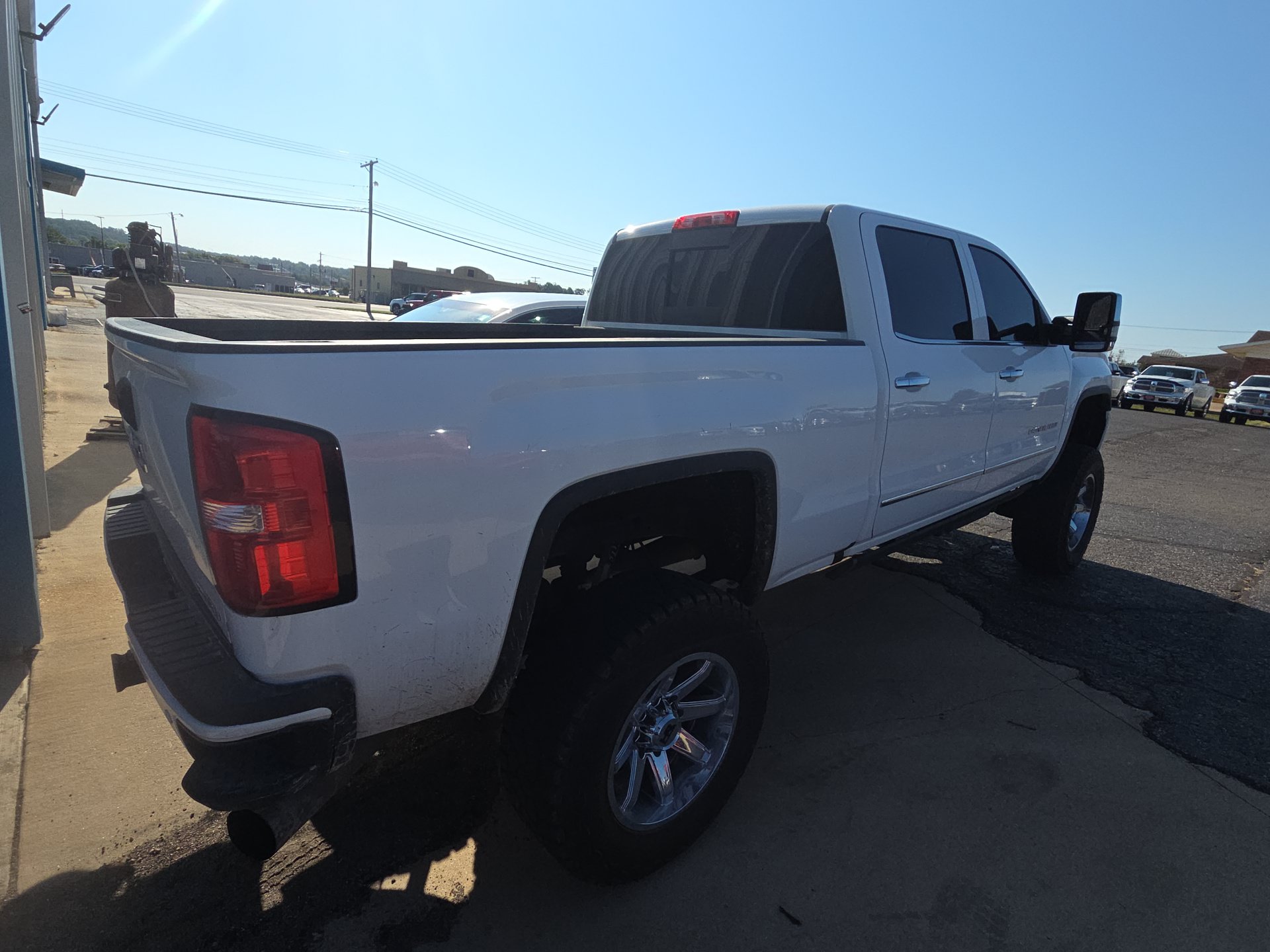Used 2016 GMC Sierra 2500 Denali w/ Duramax Plus Package AWD/4WD image 5