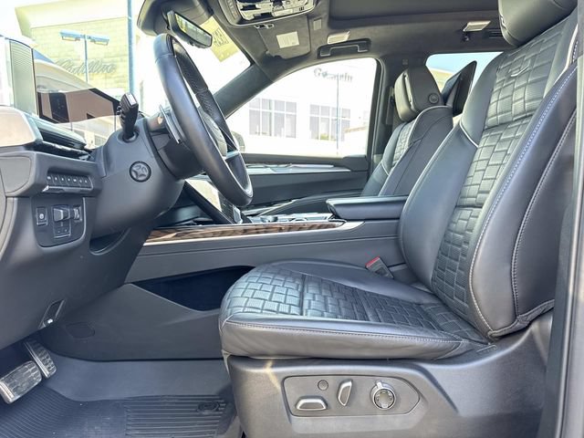 Certified 2025 Cadillac Escalade Sport Platinum w/ LPO, Floor Liner Package AWD/4WD image 21