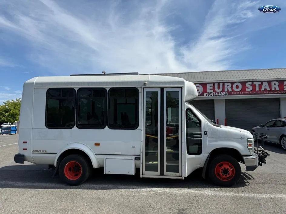 Used 2015 Ford E-350 and Econoline 350 Super Duty RWD image 3