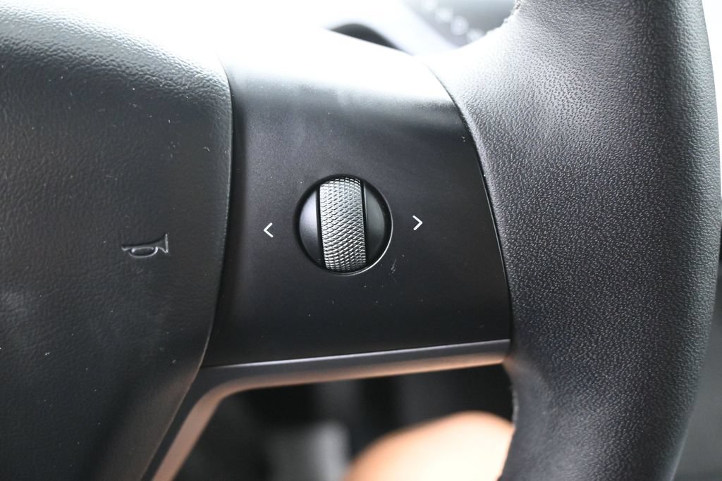 Used 2023 Tesla Model Y Long Range AWD/4WD image 21