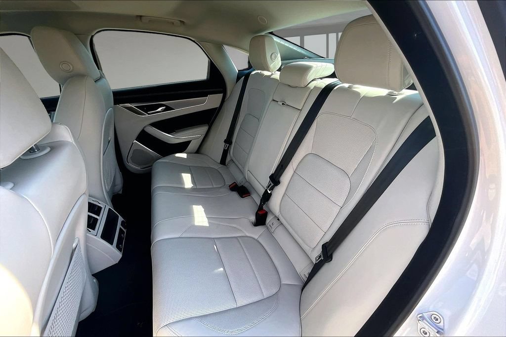 Used 2022 Jaguar XF R-Dynamic SE AWD/4WD image 26