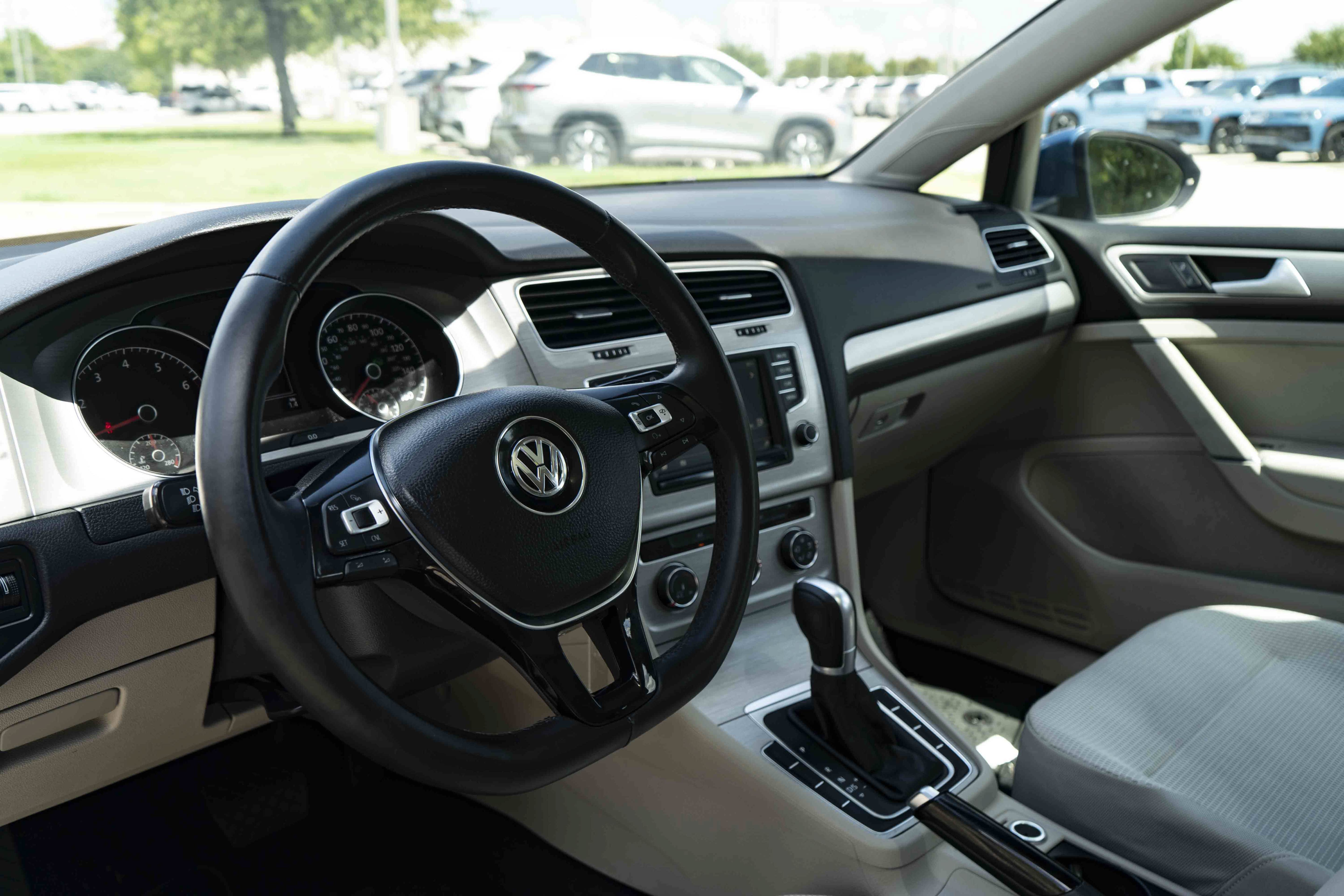Used 2016 Volkswagen Golf S FWD image 15