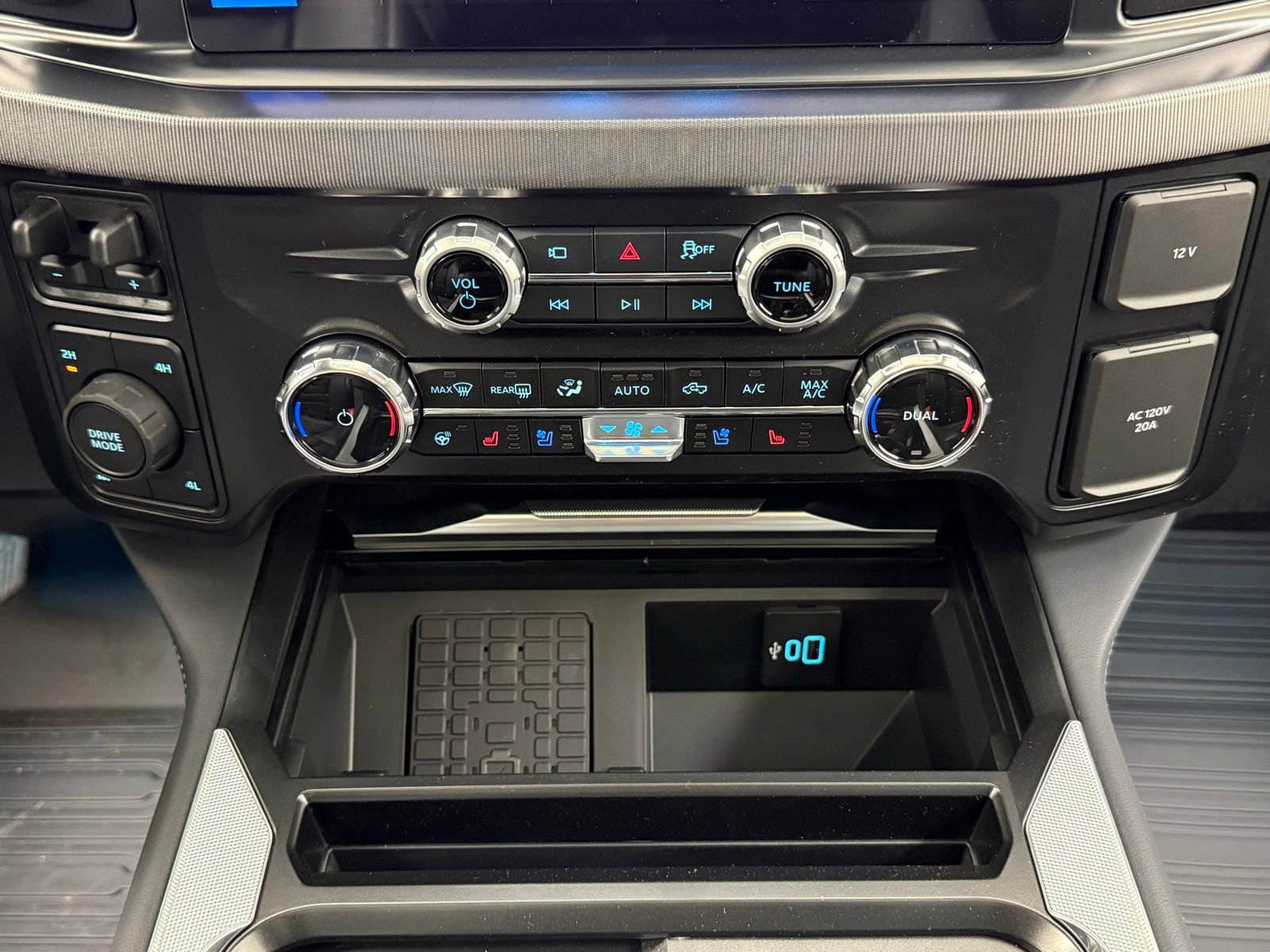 New 2026 Ford F350 Platinum image 35