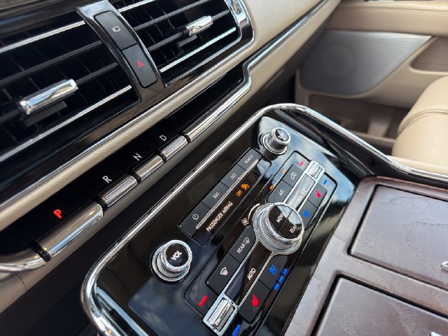 Certified 2024 Lincoln Navigator Reserve AWD/4WD image 27