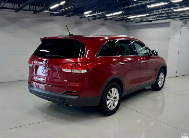 Used 2017 Kia Sorento LX image 5