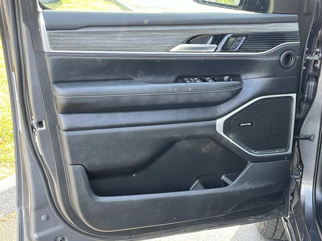 Used 2024 Jeep Wagoneer Series III AWD/4WD image 26