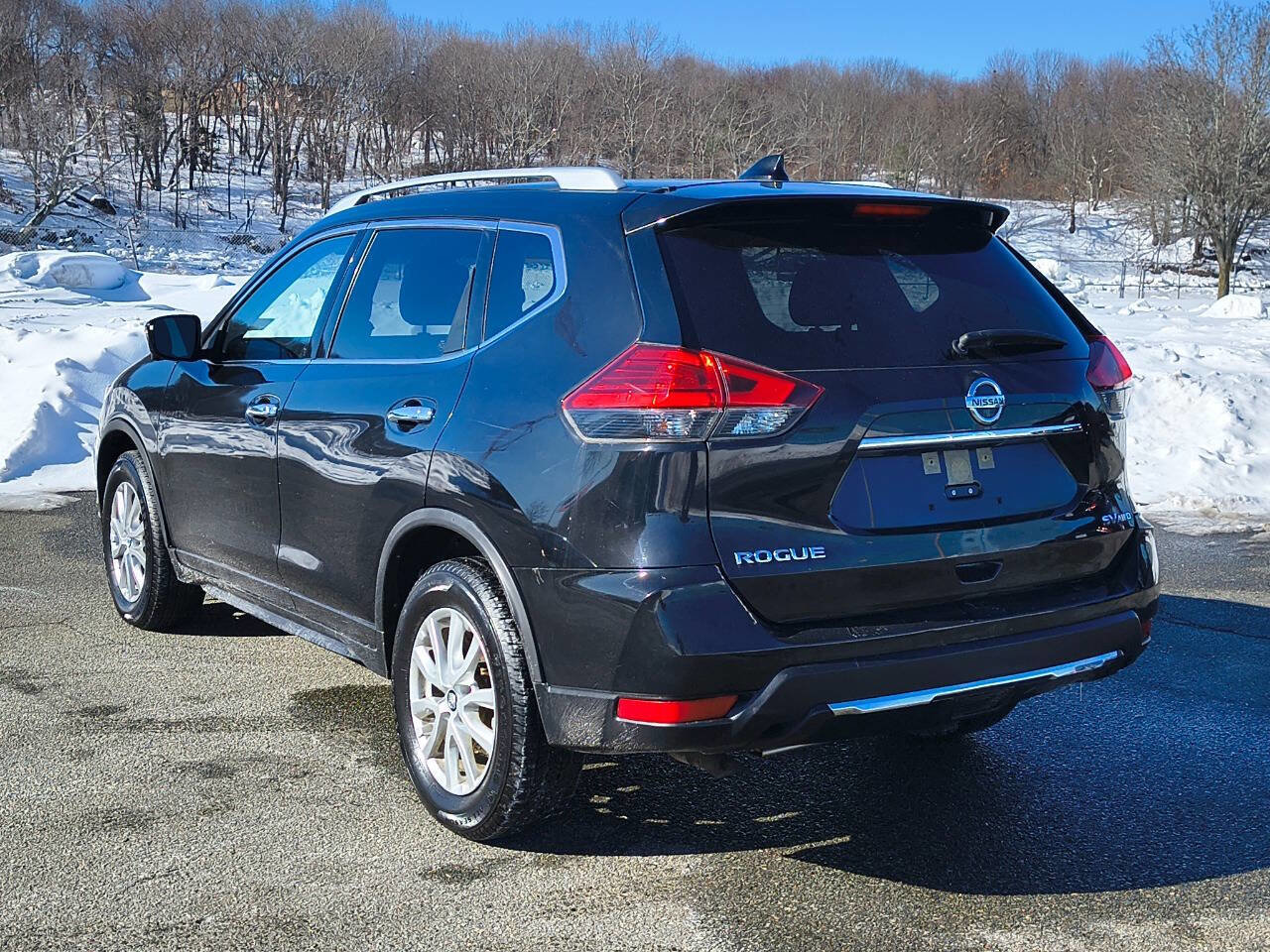Used 2017 Nissan Rogue SV w/ SV Premium Package image 5