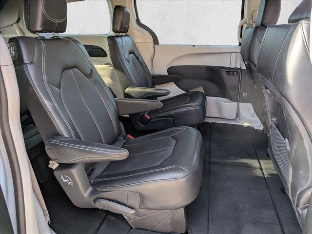 Used 2024 Chrysler Pacifica Touring-L FWD image 20